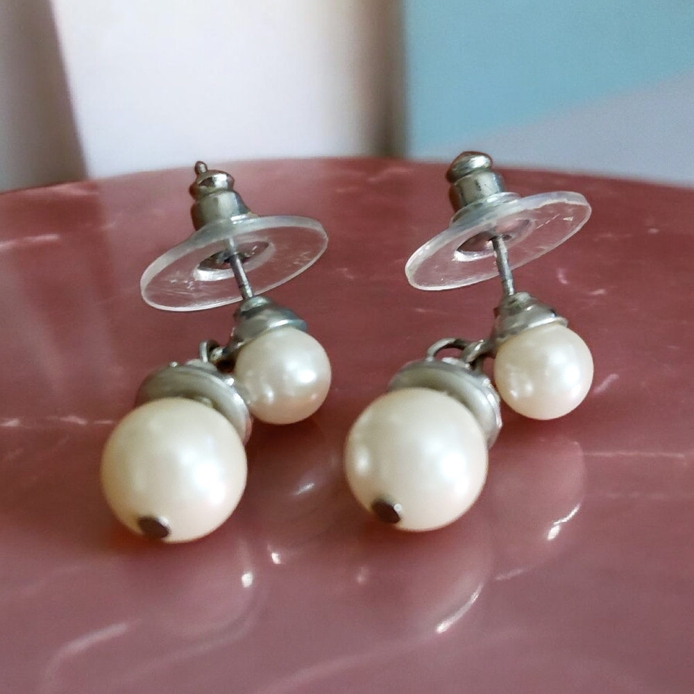 Pearl Drop Earrings With Rhinestones